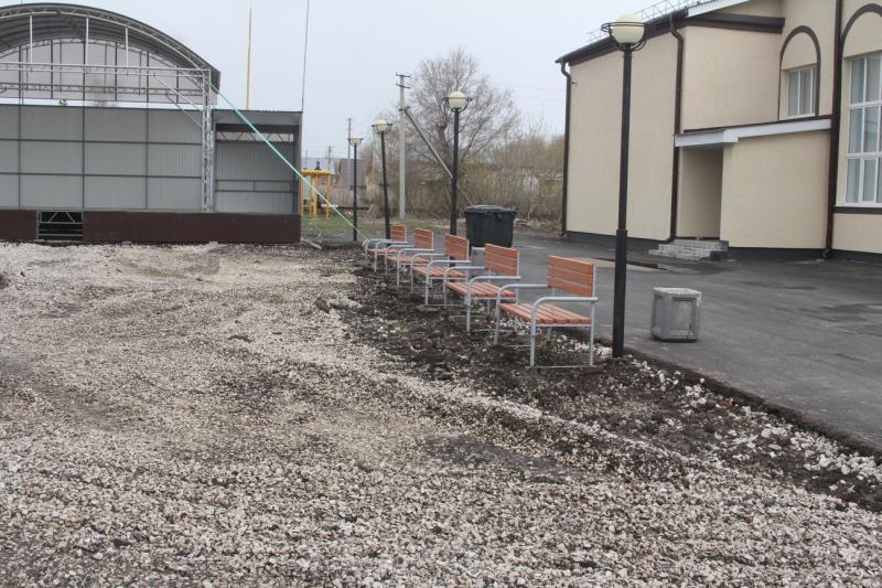 В Волжском районе благоустраивают территорию около обновленного Дома культуры 