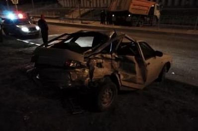 Минувшей ночью в Самаре КамАЗ смял двенадцатую, есть пострадавшие