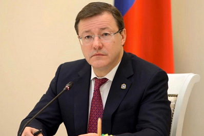 Ко Дню Конституции Дмитрий Азаров наградил лучших работников региона