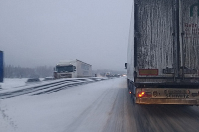 В Самарской области на М5 образовалась пробка из-за гололеда