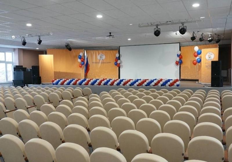 Самарским выпускникам вручили более 1100 медалей "За особые успехи в учении"