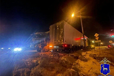 На трассе в Самарской области в ДТП с тремя грузовиками пострадал 23-летний водитель