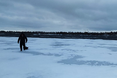 В Самарской области на сушу эвакуировали двоих рыбаков