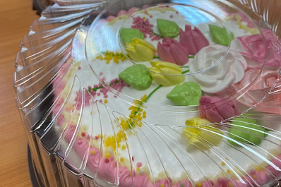 Почти треть самарцев приносят на работу угощения накануне увольнения