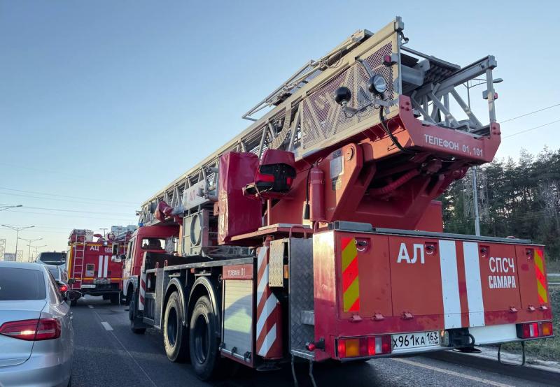 В Тольятти горит склад лакокрасочных материалов