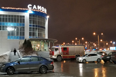 Возле ТЦ "Самолёт" в Самаре скопились пожарные