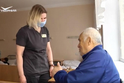 Врачи Самарской областной больницы им. Середавина провели сложную операцию мужчине, который уже не мог дышать