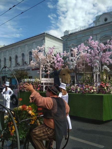 Карнавал, встреча с Васильевым и песни Шаляпина: в Самаре проходит "Фестиваль цветов"