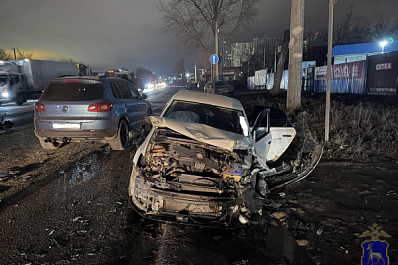 Столкнулись четыре авто: в Самаре 25 ноября в массовой аварии пострадали два человека 