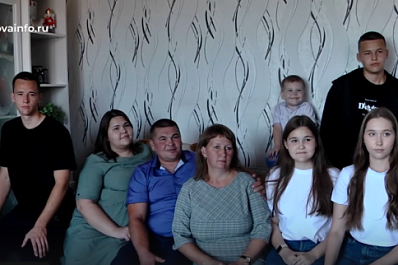 Супруги Сергеевы и их шестеро детей из Исаклинского района признаны "Семьей года" в России