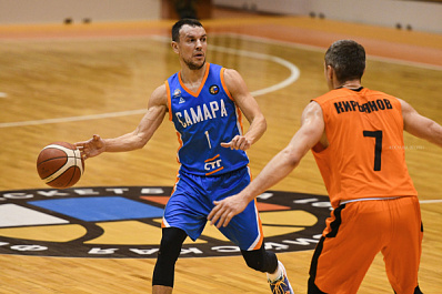 Баскетболисты "Самары" с минимальным перевесом обыграли "Темп-СУМЗ-УГМК"