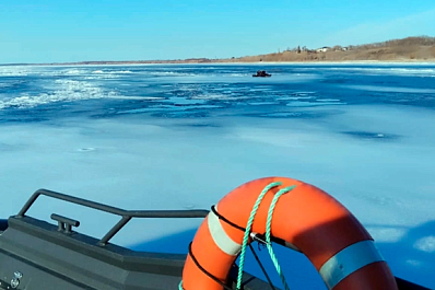 В Самарской области 19 марта спасли двух рыбаков на Волге 
