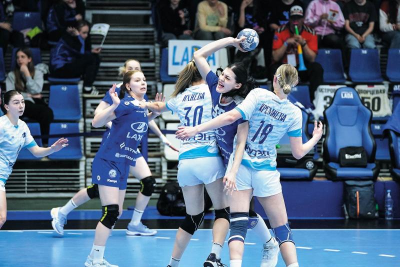 Гандбольная "Лада" поборется за бронзу чемпионата страны