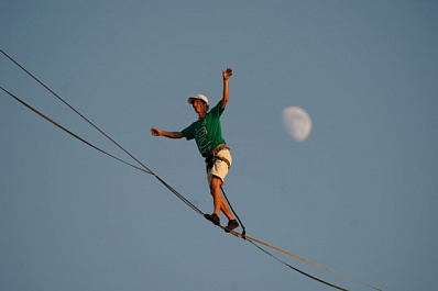 20 июня 2021 г. над самарской набережной по канату прошел канатоходец Фриди Кюне