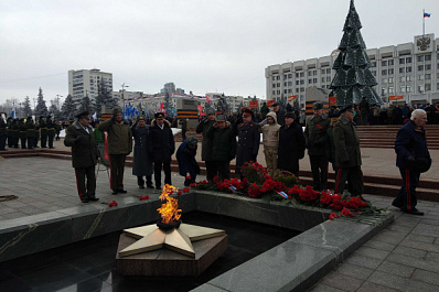 Виктор Кудряшов возложил цветы к Вечному огню