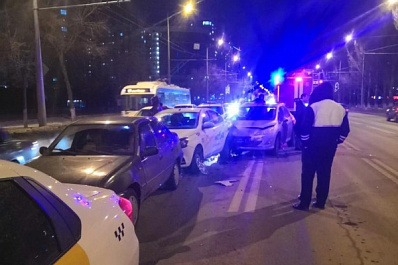 В Самаре столкнулись четыре автомобиля на Московском шоссе