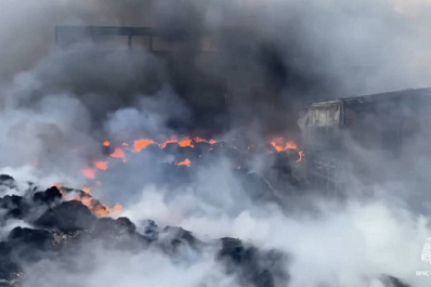 В Тольятти на Хрящевском шоссе полыхает свалка на 1 000 "квадратов"