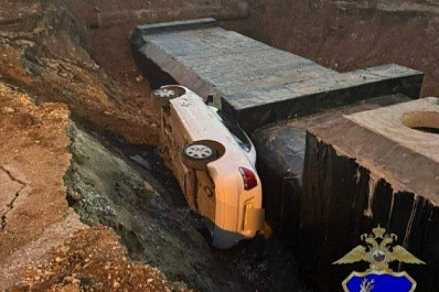 В Самаре машина упала в яму во время полицейской погони