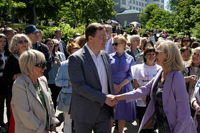 Открытость и работа с обществом: губернатор Дмитрий Азаров встретился с журналистами и гостями фестиваля "Пресса-2024"