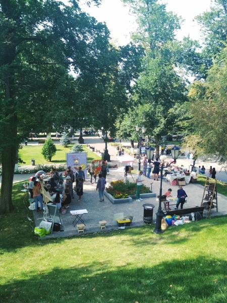 В Струковском саду проходит международный фестиваль творчества