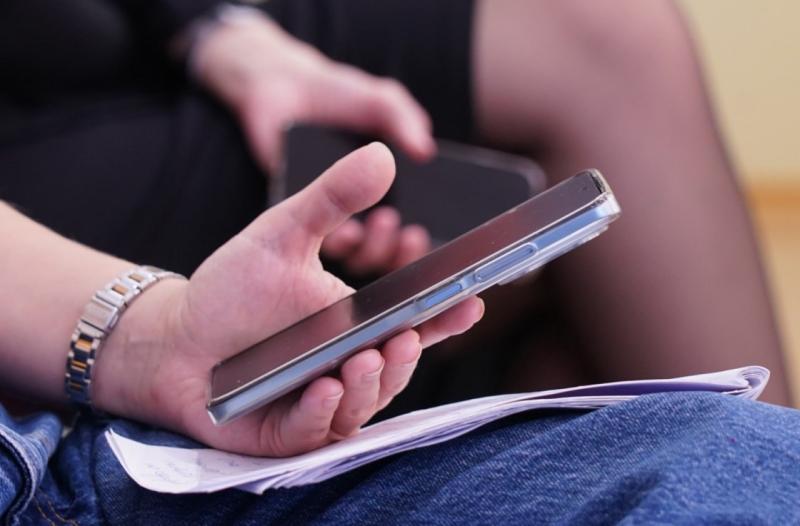 В Жигулевске мужчина после застолья украл у знакомого смартфон