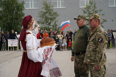 "Вам выпала честь встать на защиту Родины": Дмитрий Азаров поблагодарил росгвардейцев за выполнение боевых задач во время специальной военной операции