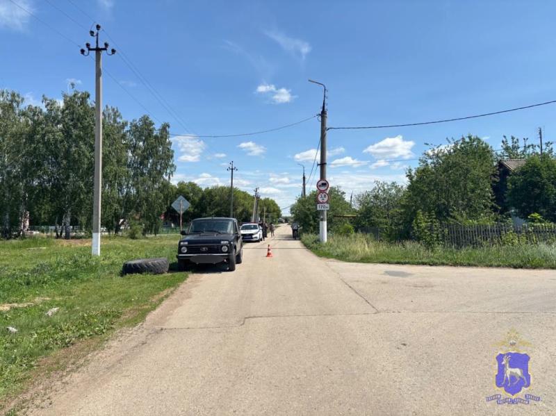 В Самарской области двое детей на электросамокате врезались в легковушку