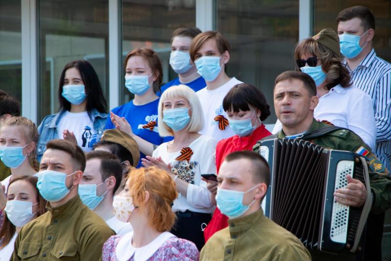 Волонтёры акции #МыВместе поздравили ветеранов с Днем Победы