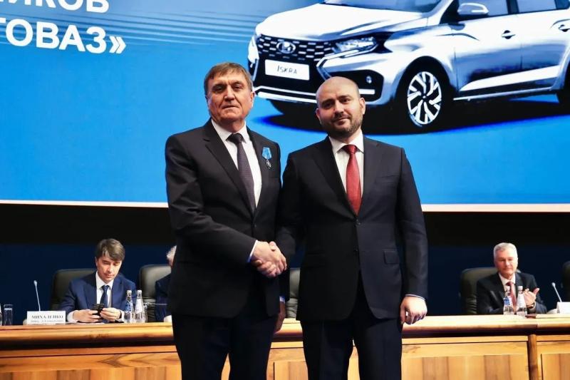 Самарский губернатор на конференции работников АВТОВАЗа: "Будем поддерживать завод"