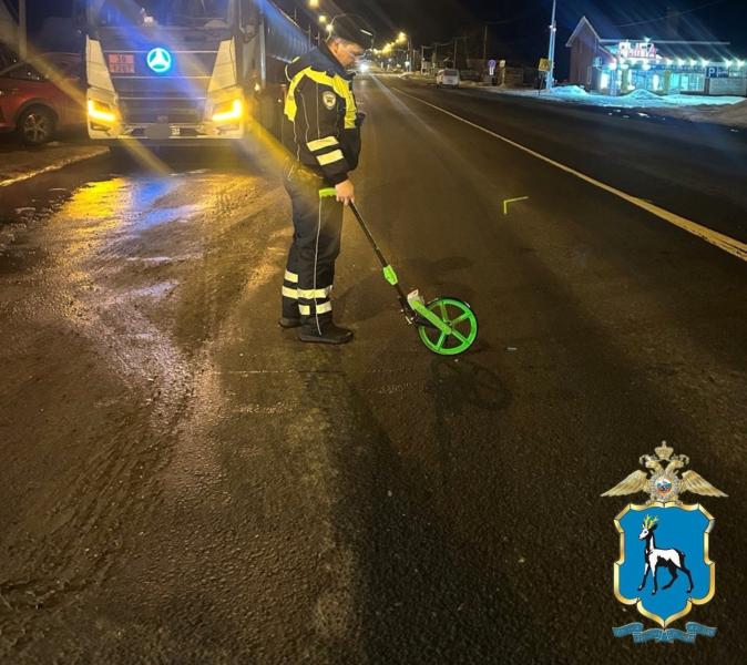 В Самарской области на трассе М5 внедорожник покатился назад и врезался в фуру