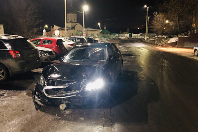 В Новокуйбышевске работник автомойки угнал Mercedes и разбил его