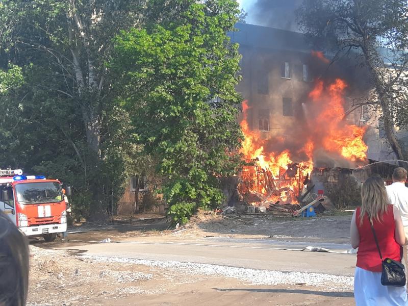 В Самаре загорелись сараи во дворе на ул. Часовой