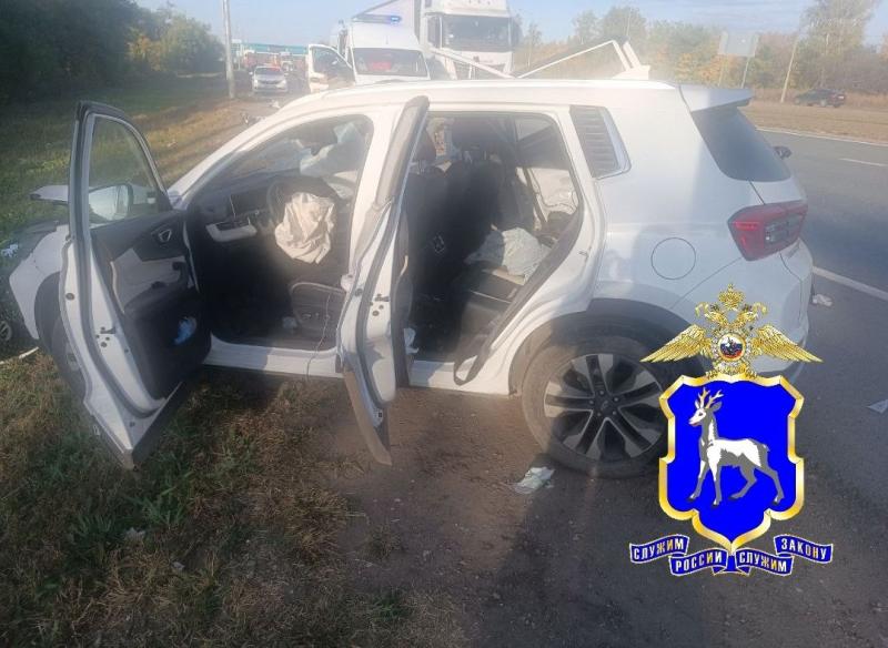В Самарской области около села Белозерки женщина на Chery врезалась в фонарный столб