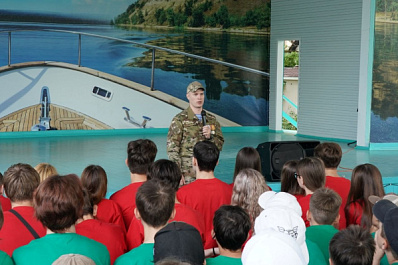 Стали чуть смелее: самарские дети пообщались с ветераном СВО