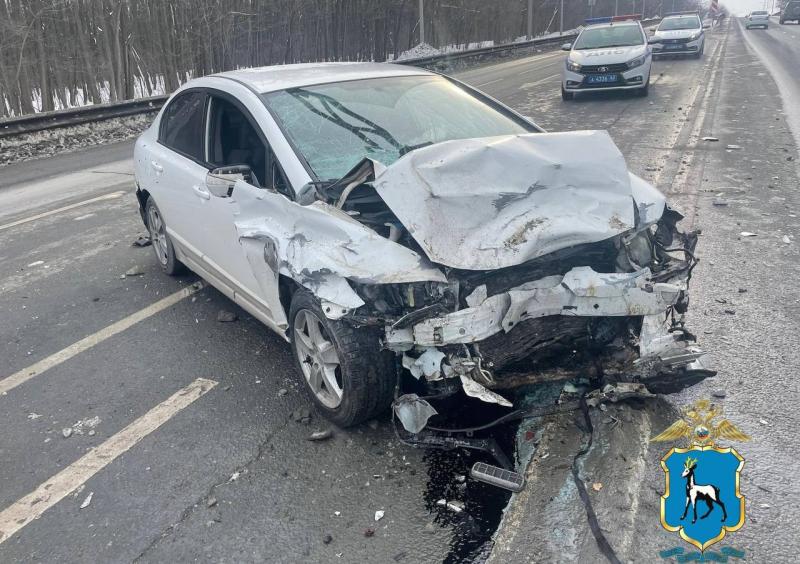 В Самарской области водитель попал в больницу после столкновения с Honda