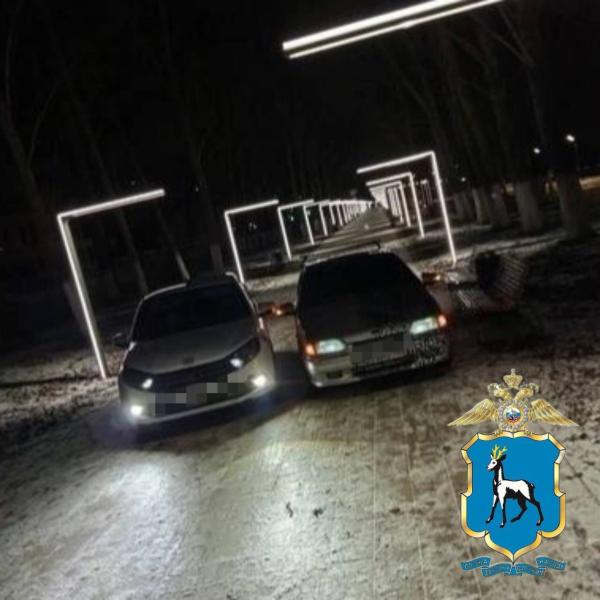 В Самарской области водители решили устроить ночной заезд по тротуарам