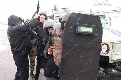 Корреспонденты ТРК “ГУБЕРНИЯ” ко Дню Росгвардии примерили на себя роль бойцов ОМОНа