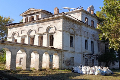 В Самарской области почти 400 волонтеров собрались на субботнике в усадьбе Орловых-Давыдовых