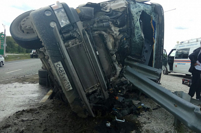 В Самарской области перевернулась фура с щебнем