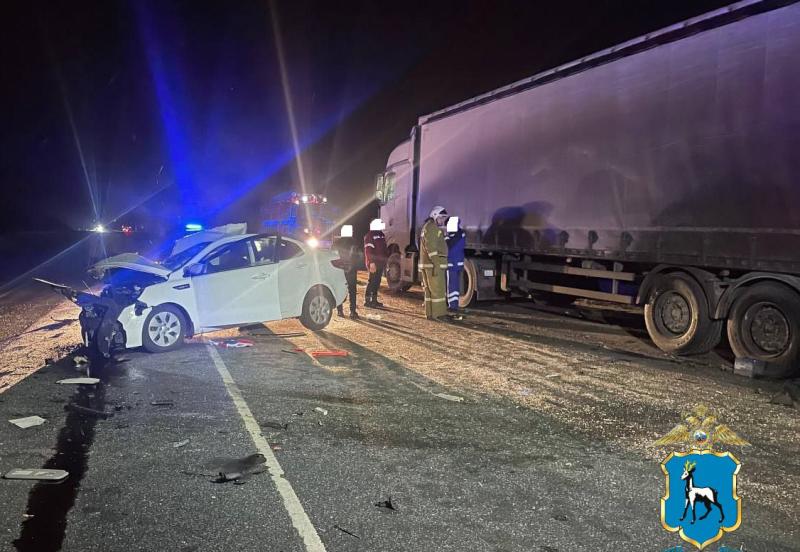 В Красноярском районе 2 пассажира Kia Rio погибли в ДТП с грузовиком