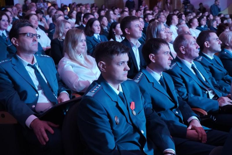 Вячеслав Федорищев вручил региональные награды сотрудникам УФНС по Самарской области