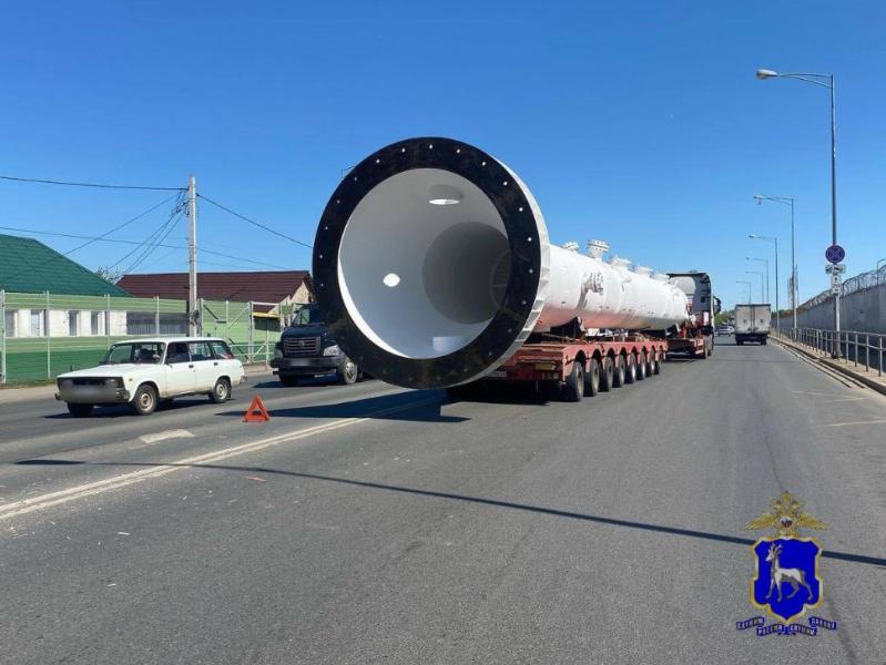 Стали известны подробности аварии на Уральской в Самаре, где огромная труба повредила машины