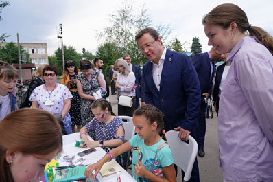 Ремонт дорог, чистая вода и сохранение исторической памяти: Дмитрий Азаров обсудил с жителями Большеглушицкого района приоритеты развития