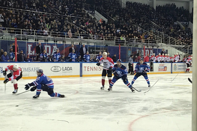 Хоккейную "Ладу" отправили в отпуск до 1 апреля