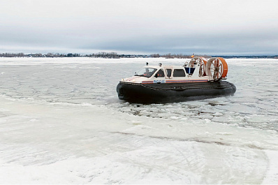 В Самаре спасли провалившегося под лед мужчину, который переходил Волгу