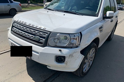 В Самаре женщина на Land Rover при развороте влетела в "Гранту"