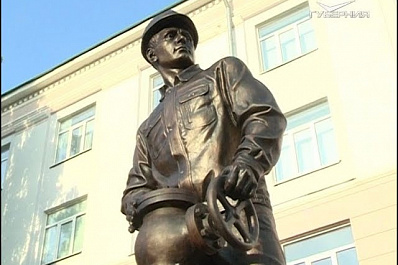 В Самарской области поставили первый памятник нефтянику