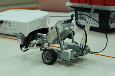 В самарском Доме научной коллаборации дети начали создавать роботов