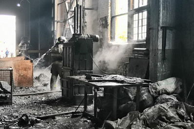 В Тольятти на заводе горело 200 кв. м пластмассы