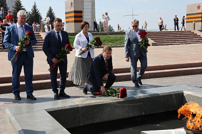 Дмитрий Азаров поддержал инициативу общественников по установке в Самарской области памятника защитникам Донбасса